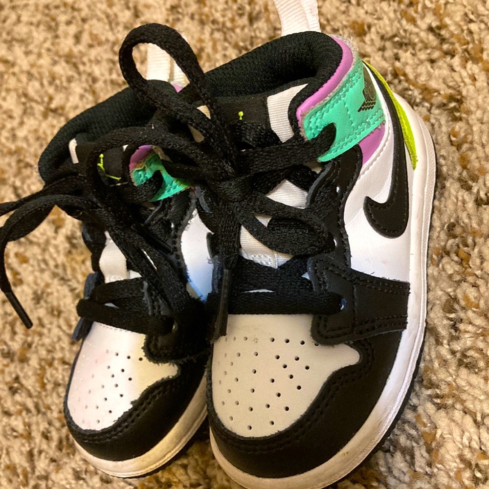 Baby Jordan 1 Mid
Pastel Black Toe (TD)